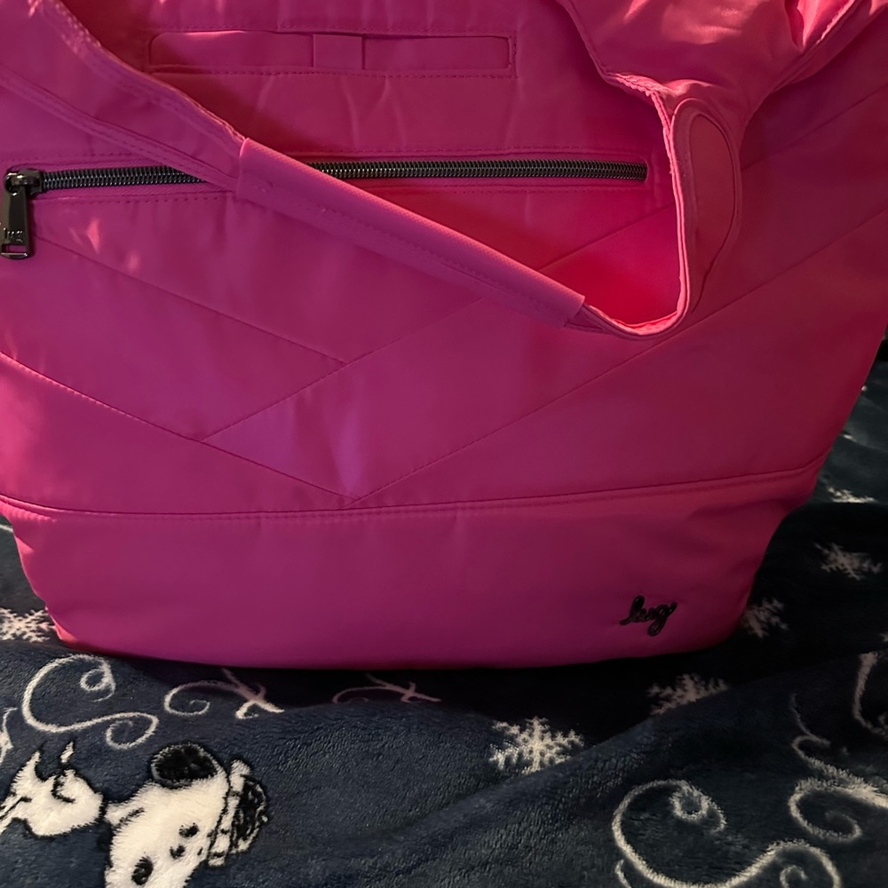 Lug gondola se in magenta